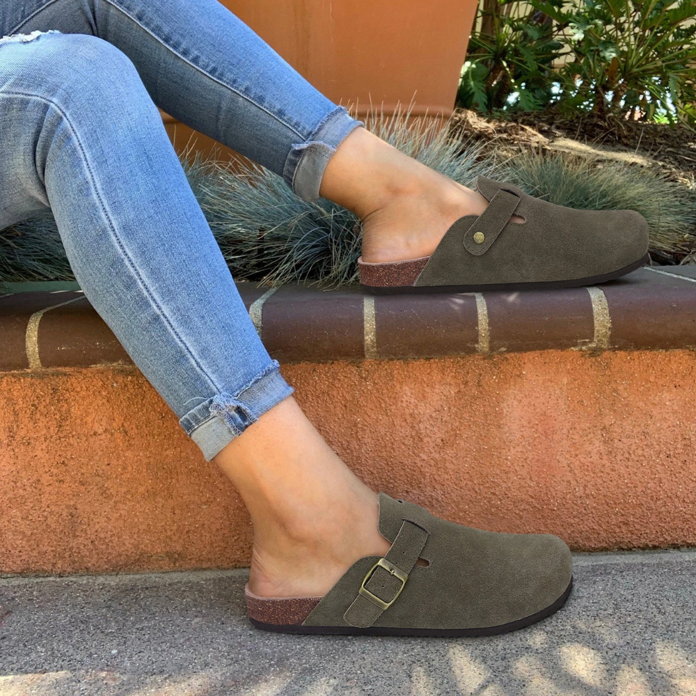 Zuecos de Gamuza con Suela de Corcho y Hebilla Ajustable para Mujer
