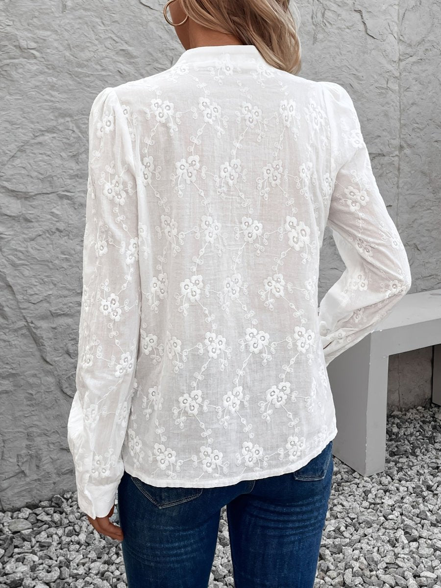 Blusa con Detalles Elegantes y Corte Fluido