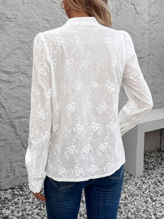Blusa con Detalles Elegantes y Corte Fluido