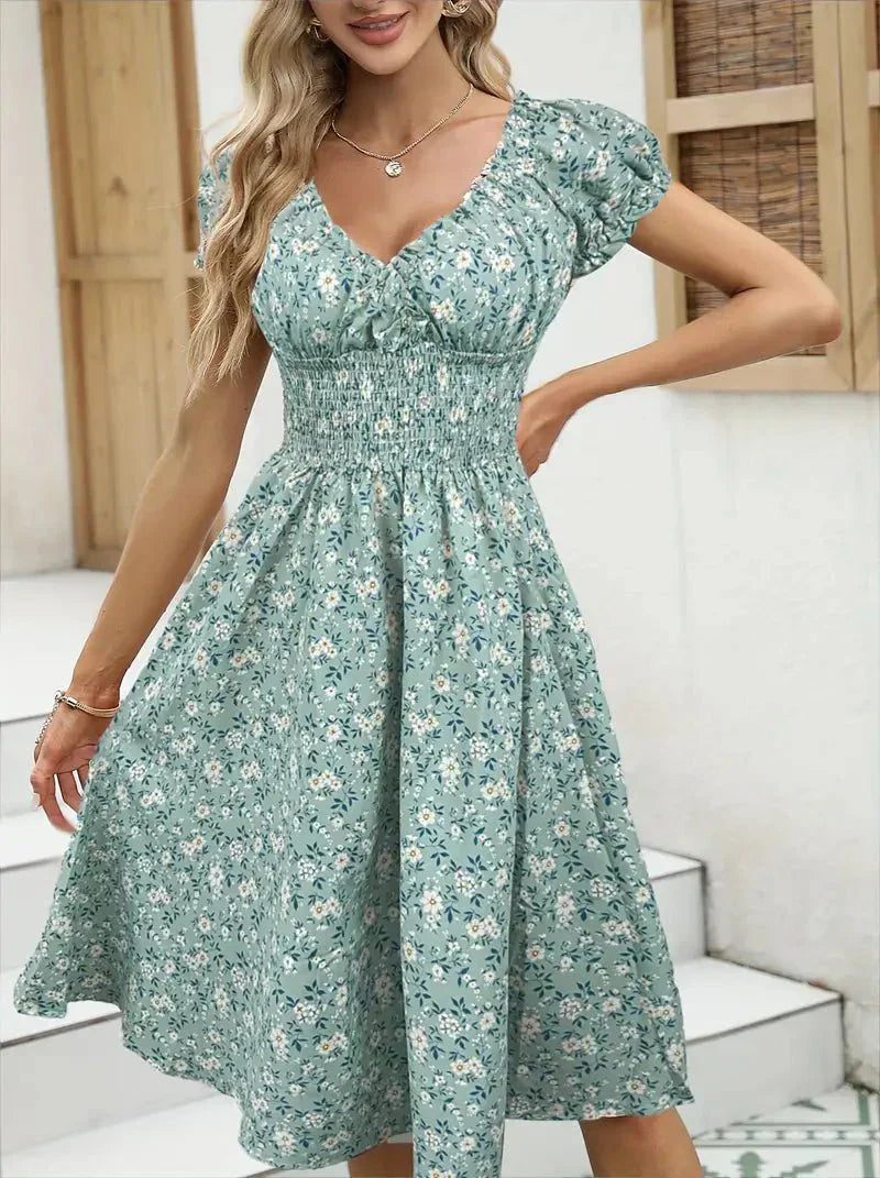 Vestido Veraniego Fruncido con Diseño Romántico