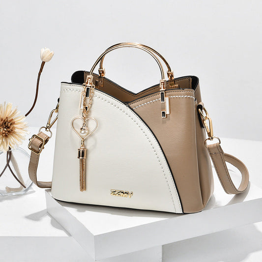 Bolso de Mano con Acabado Elegante y Correa Ajustable